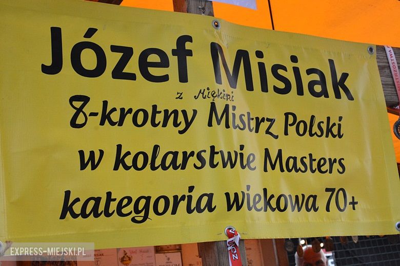 Obrzęd chleba na dożynkach w Miękini