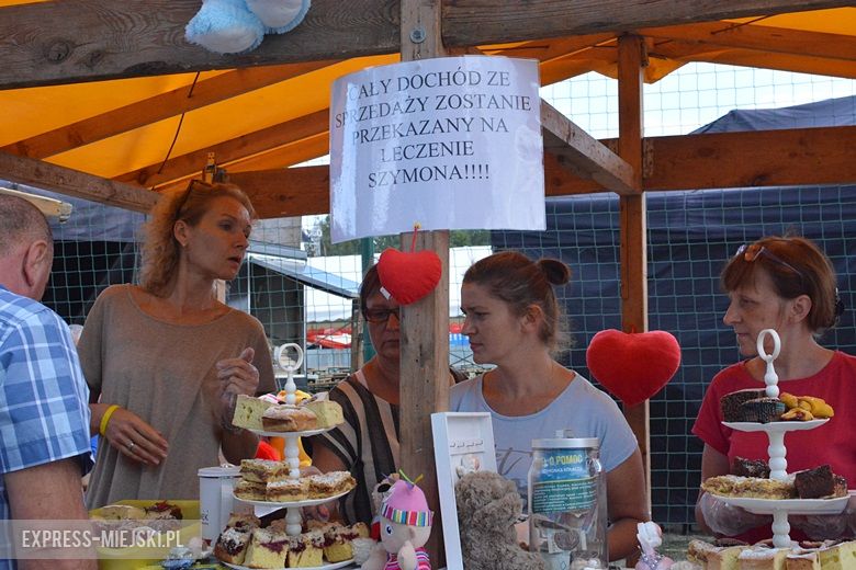 Obrzęd chleba na dożynkach w Miękini