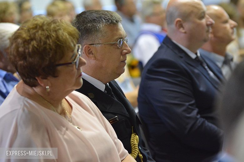 Obrzęd chleba na dożynkach w Miękini