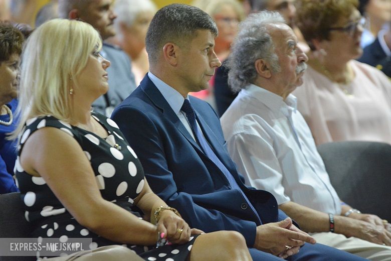 Obrzęd chleba na dożynkach w Miękini