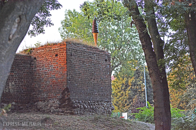 "Lodowy rożek" na murach miejskich