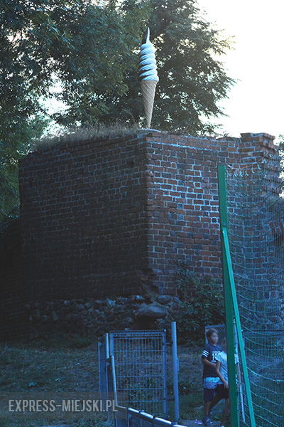 "Lodowy rożek" na murach miejskich