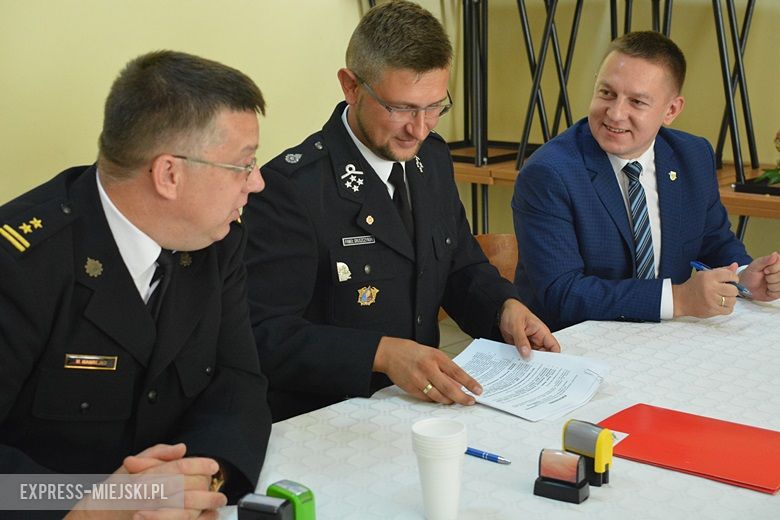 Podpisanie porozumienia ws przyjęcia OSP Rakoszyce do KSRG