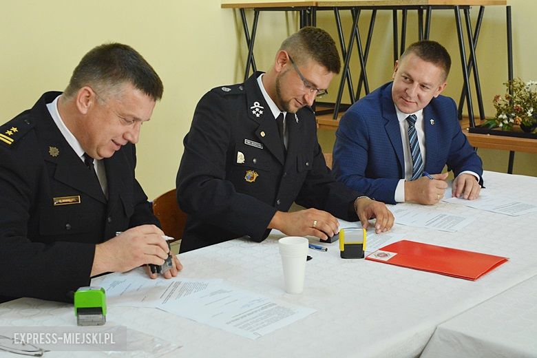 Podpisanie porozumienia ws przyjęcia OSP Rakoszyce do KSRG