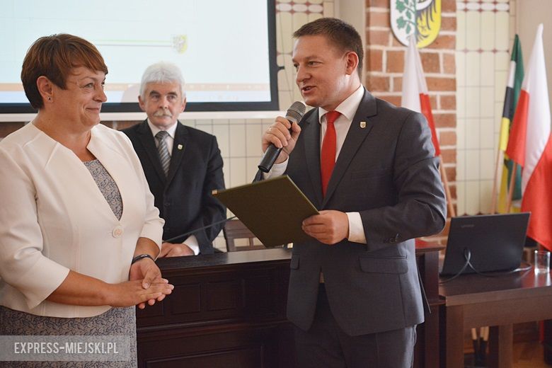 Wręczenie aktów nowym dyrektorom szkół