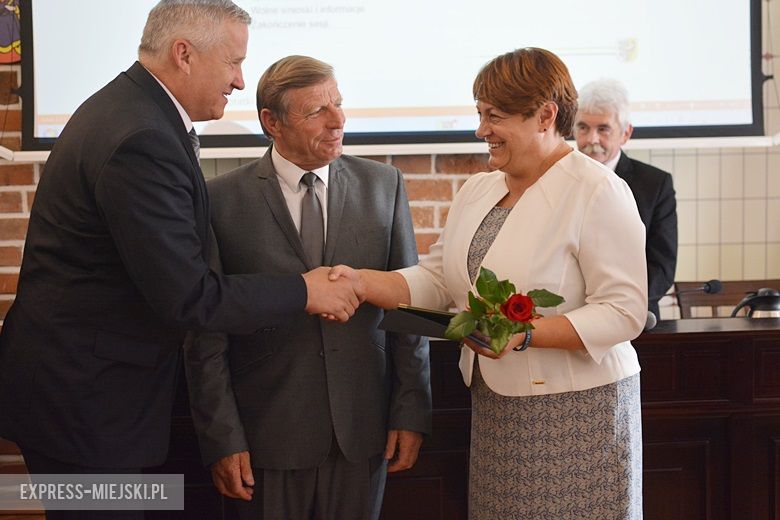 Wręczenie aktów nowym dyrektorom szkół