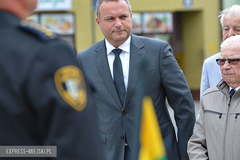 Złożenie kwiatów pod pomnikiem w Środzie Śląskiej