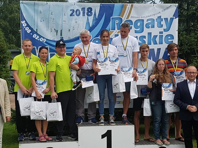 Ekipa ze Szczepanowa (zielone koszulki) zdobyła wicemistrzostwo