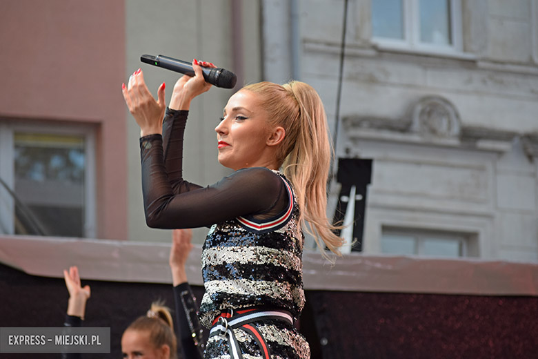 W sobotni wieczór średzki rynek przyciągnął tłumy fanów Cleo i Michała Szpaka