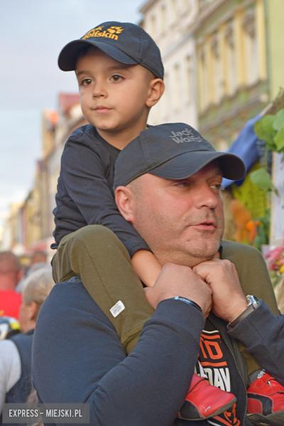 W sobotni wieczór średzki rynek przyciągnął tłumy fanów Cleo i Michała Szpaka