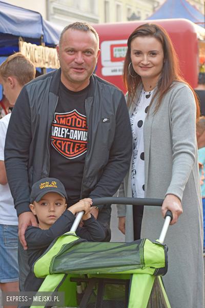 W sobotni wieczór średzki rynek przyciągnął tłumy fanów Cleo i Michała Szpaka