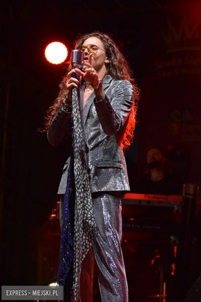 W sobotni wieczór średzki rynek przyciągnął tłumy fanów Cleo i Michała Szpaka