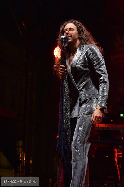 W sobotni wieczór średzki rynek przyciągnął tłumy fanów Cleo i Michała Szpaka