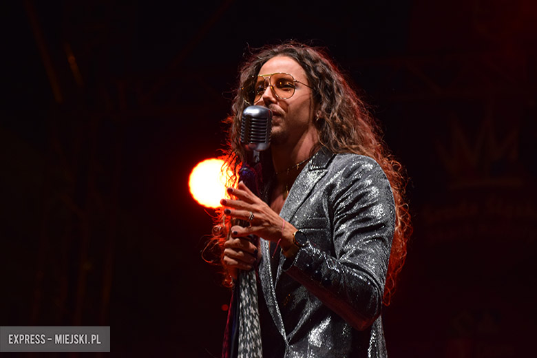 W sobotni wieczór średzki rynek przyciągnął tłumy fanów Cleo i Michała Szpaka