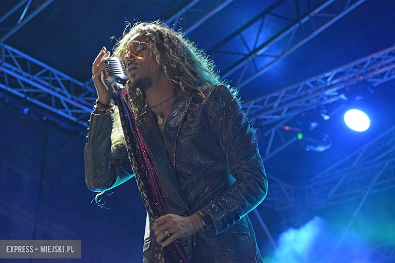 W sobotni wieczór średzki rynek przyciągnął tłumy fanów Cleo i Michała Szpaka