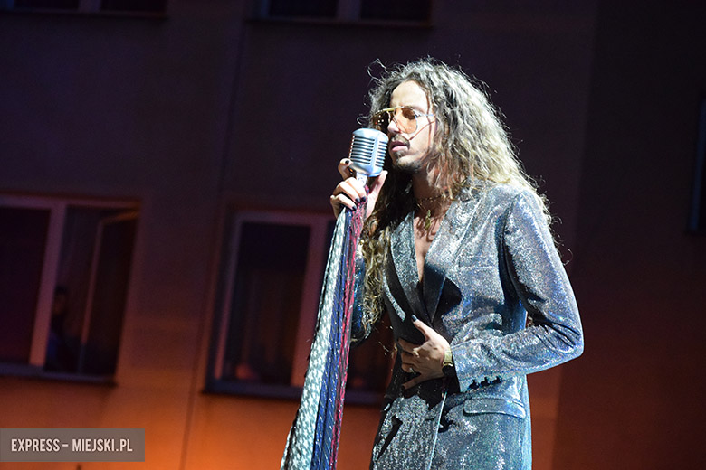 W sobotni wieczór średzki rynek przyciągnął tłumy fanów Cleo i Michała Szpaka