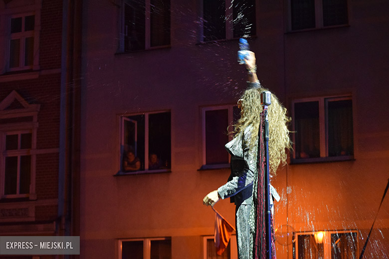 W sobotni wieczór średzki rynek przyciągnął tłumy fanów Cleo i Michała Szpaka