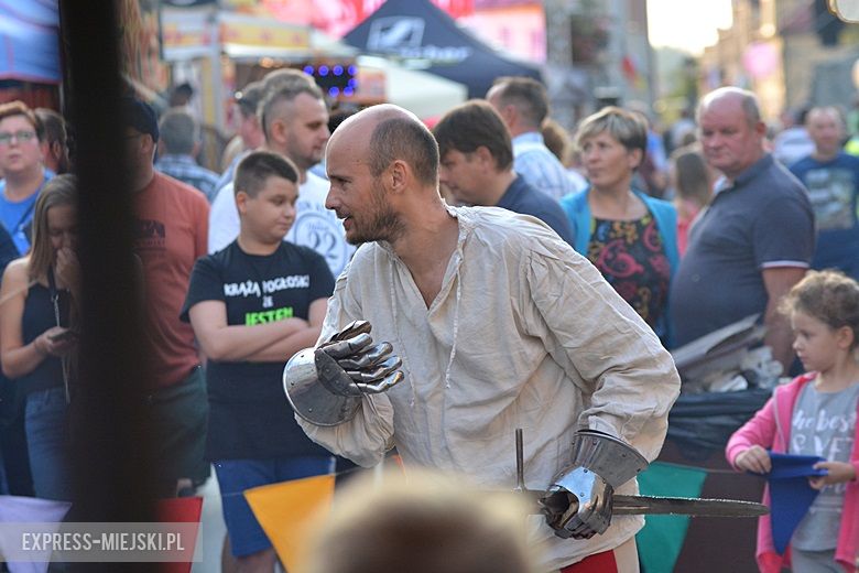 W sobotni wieczór średzki rynek przyciągnął tłumy fanów Cleo i Michała Szpaka