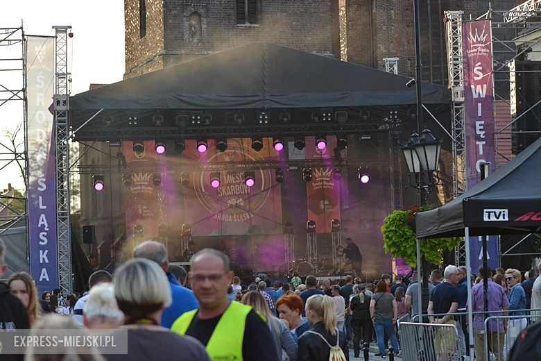 W sobotni wieczór średzki rynek przyciągnął tłumy fanów Cleo i Michała Szpaka