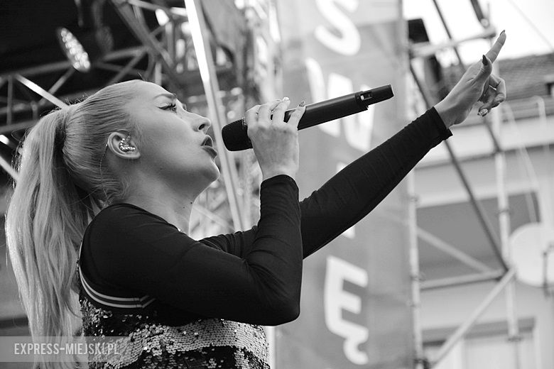 W sobotni wieczór średzki rynek przyciągnął tłumy fanów Cleo i Michała Szpaka