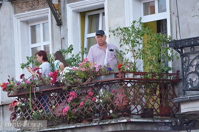 W sobotni wieczór średzki rynek przyciągnął tłumy fanów Cleo i Michała Szpaka