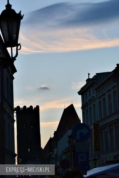 W sobotni wieczór średzki rynek przyciągnął tłumy fanów Cleo i Michała Szpaka