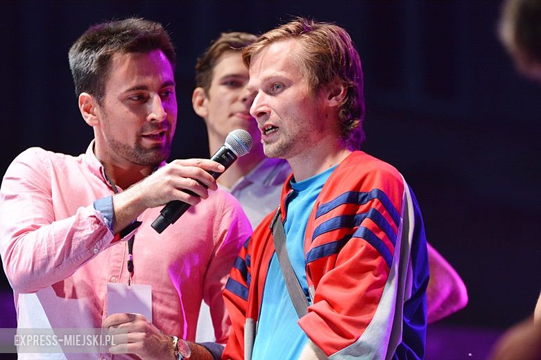 W sobotni wieczór średzki rynek przyciągnął tłumy fanów Cleo i Michała Szpaka