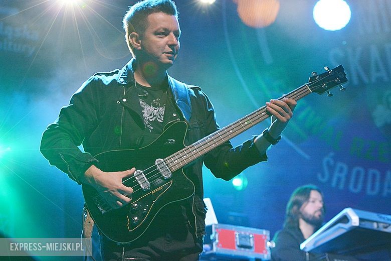 W sobotni wieczór średzki rynek przyciągnął tłumy fanów Cleo i Michała Szpaka