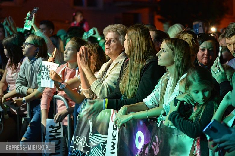 W sobotni wieczór średzki rynek przyciągnął tłumy fanów Cleo i Michała Szpaka