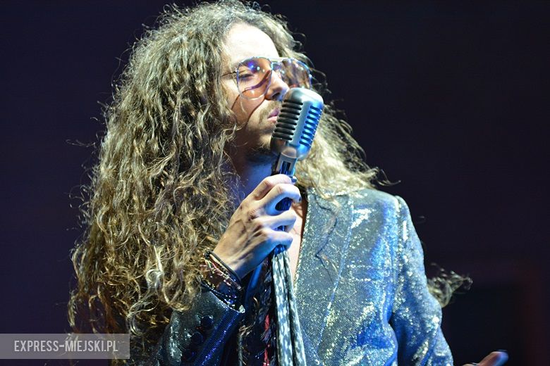 W sobotni wieczór średzki rynek przyciągnął tłumy fanów Cleo i Michała Szpaka