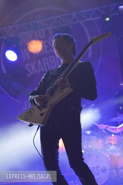 W sobotni wieczór średzki rynek przyciągnął tłumy fanów Cleo i Michała Szpaka