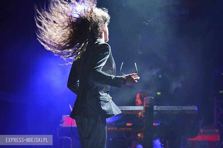 W sobotni wieczór średzki rynek przyciągnął tłumy fanów Cleo i Michała Szpaka