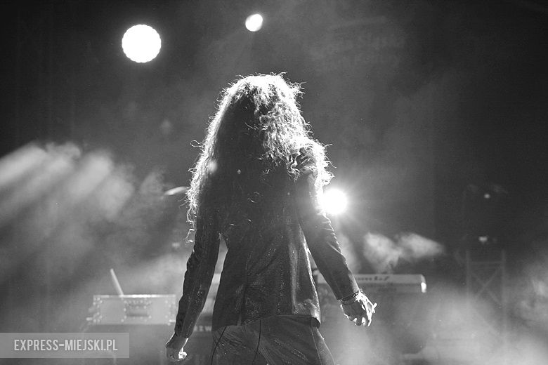 W sobotni wieczór średzki rynek przyciągnął tłumy fanów Cleo i Michała Szpaka