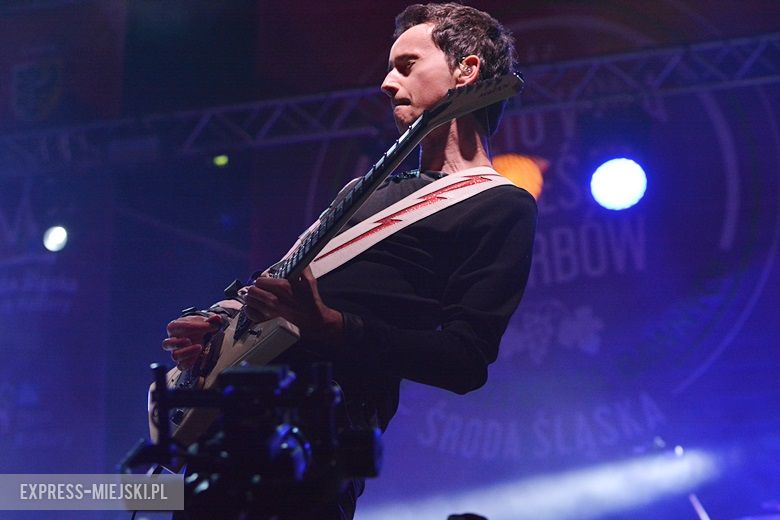 W sobotni wieczór średzki rynek przyciągnął tłumy fanów Cleo i Michała Szpaka