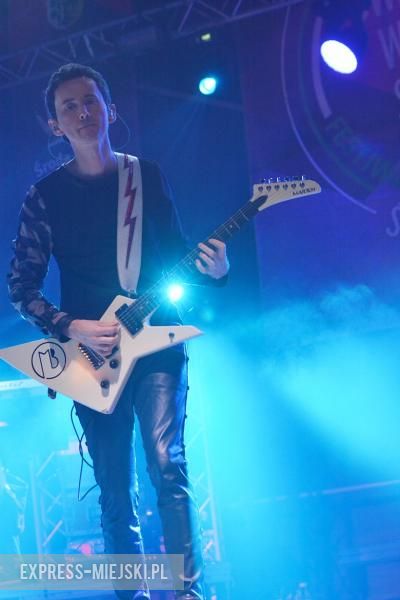 W sobotni wieczór średzki rynek przyciągnął tłumy fanów Cleo i Michała Szpaka