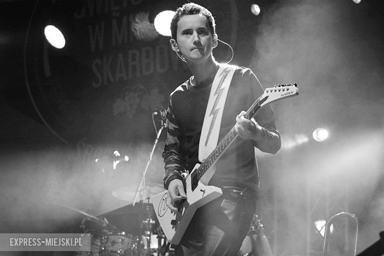 W sobotni wieczór średzki rynek przyciągnął tłumy fanów Cleo i Michała Szpaka