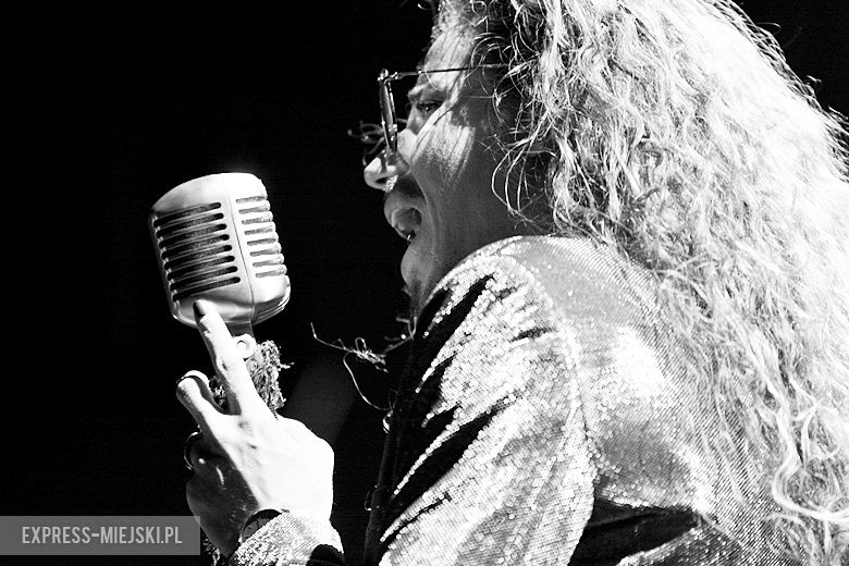 W sobotni wieczór średzki rynek przyciągnął tłumy fanów Cleo i Michała Szpaka