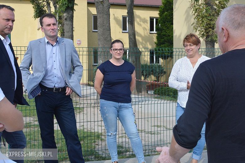 Wizytacja komisji w Rakoszycach