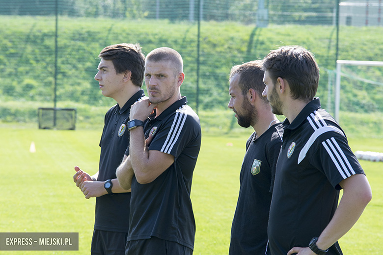Trening dzieci z gminy Miękinia z trenerami i piłkarzami Śląska Wrocław
