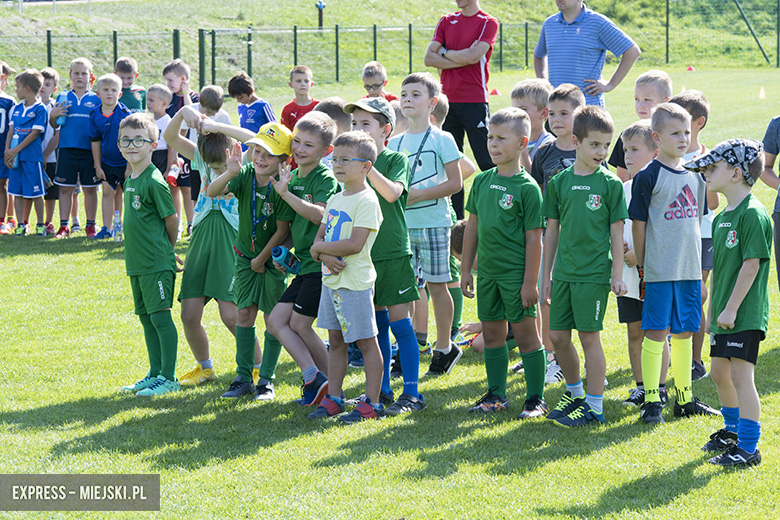 Trening dzieci z gminy Miękinia z trenerami i piłkarzami Śląska Wrocław