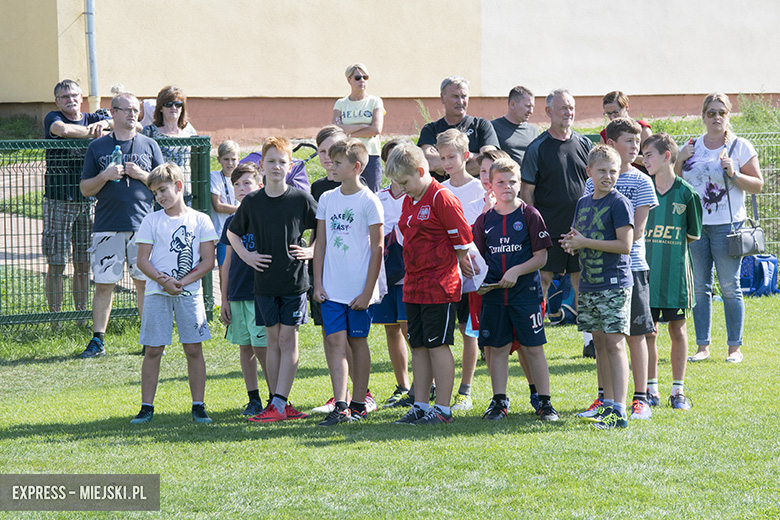 Trening dzieci z gminy Miękinia z trenerami i piłkarzami Śląska Wrocław