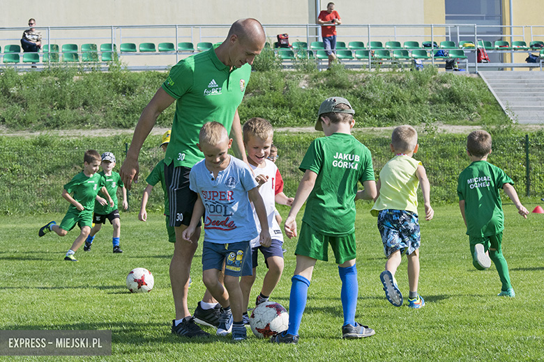Trening dzieci z gminy Miękinia z trenerami i piłkarzami Śląska Wrocław