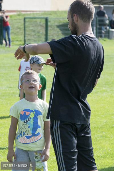 Trening dzieci z gminy Miękinia z trenerami i piłkarzami Śląska Wrocław