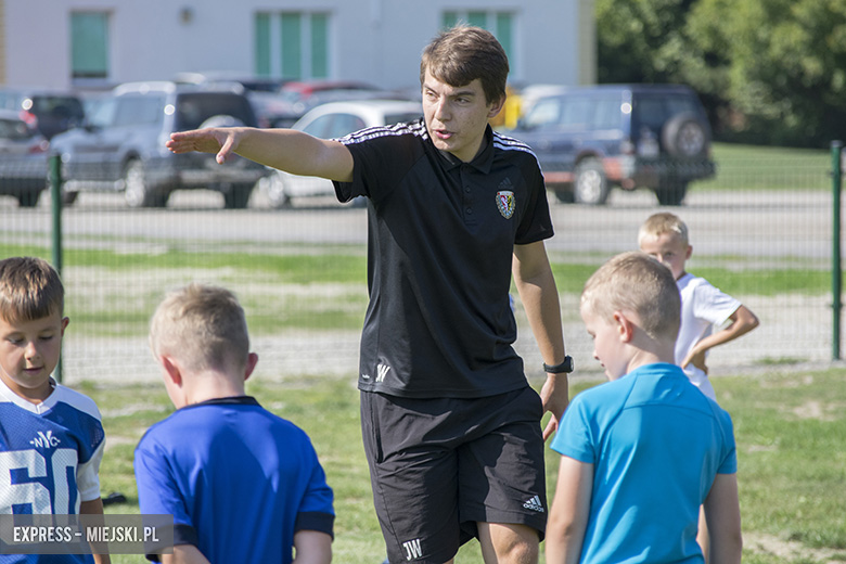Trening dzieci z gminy Miękinia z trenerami i piłkarzami Śląska Wrocław