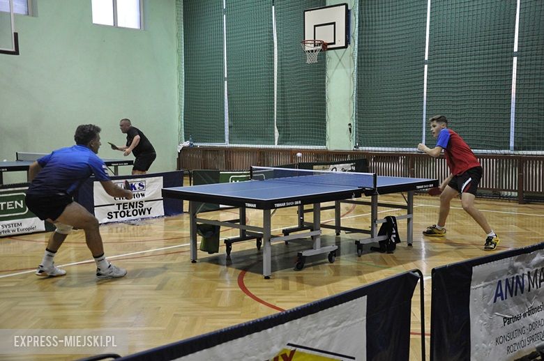 Piątkowy mecz tenisa w Ciechowie