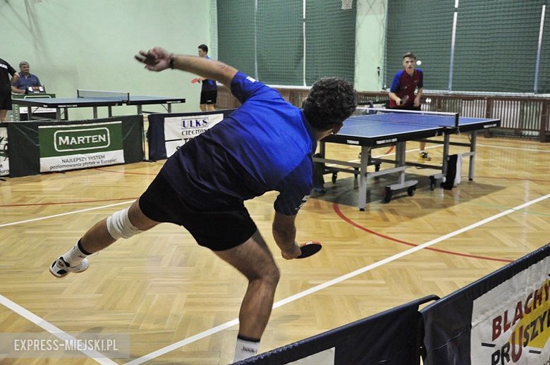 Piątkowy mecz tenisa w Ciechowie