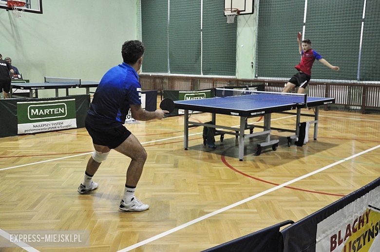 Piątkowy mecz tenisa w Ciechowie