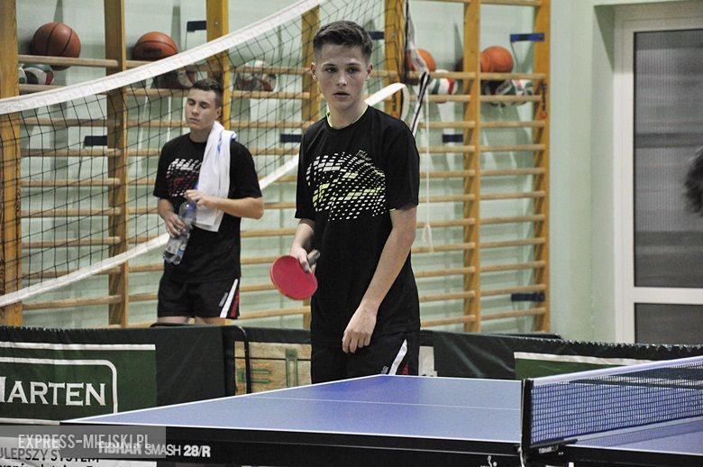 Piątkowy mecz tenisa w Ciechowie