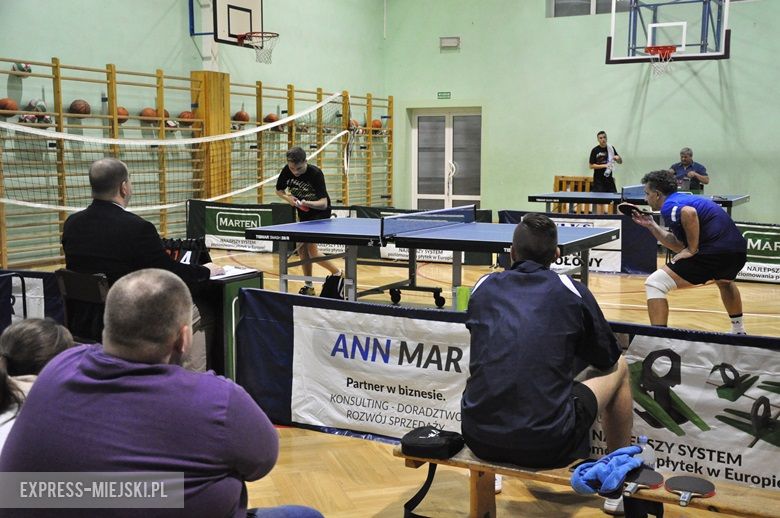 Piątkowy mecz tenisa w Ciechowie