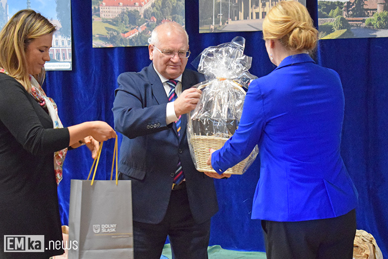 Uroczystości nadania imienia malczyckiej szkole